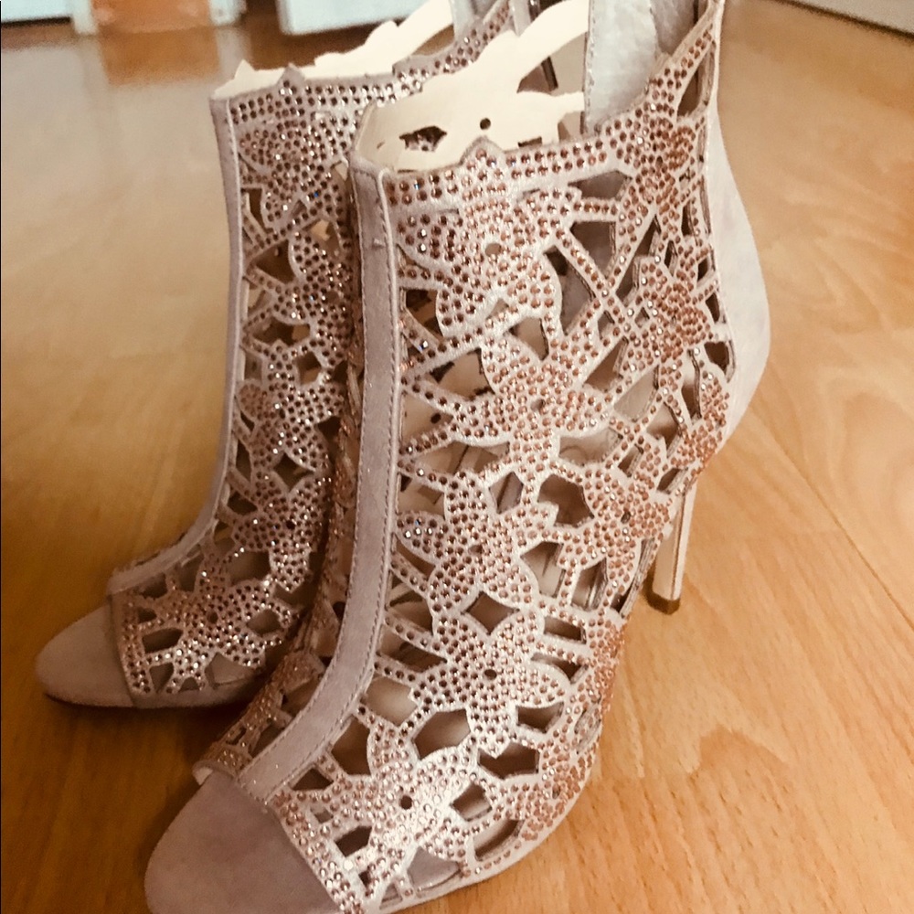 Heels (NWT) - Picture 3 of 6